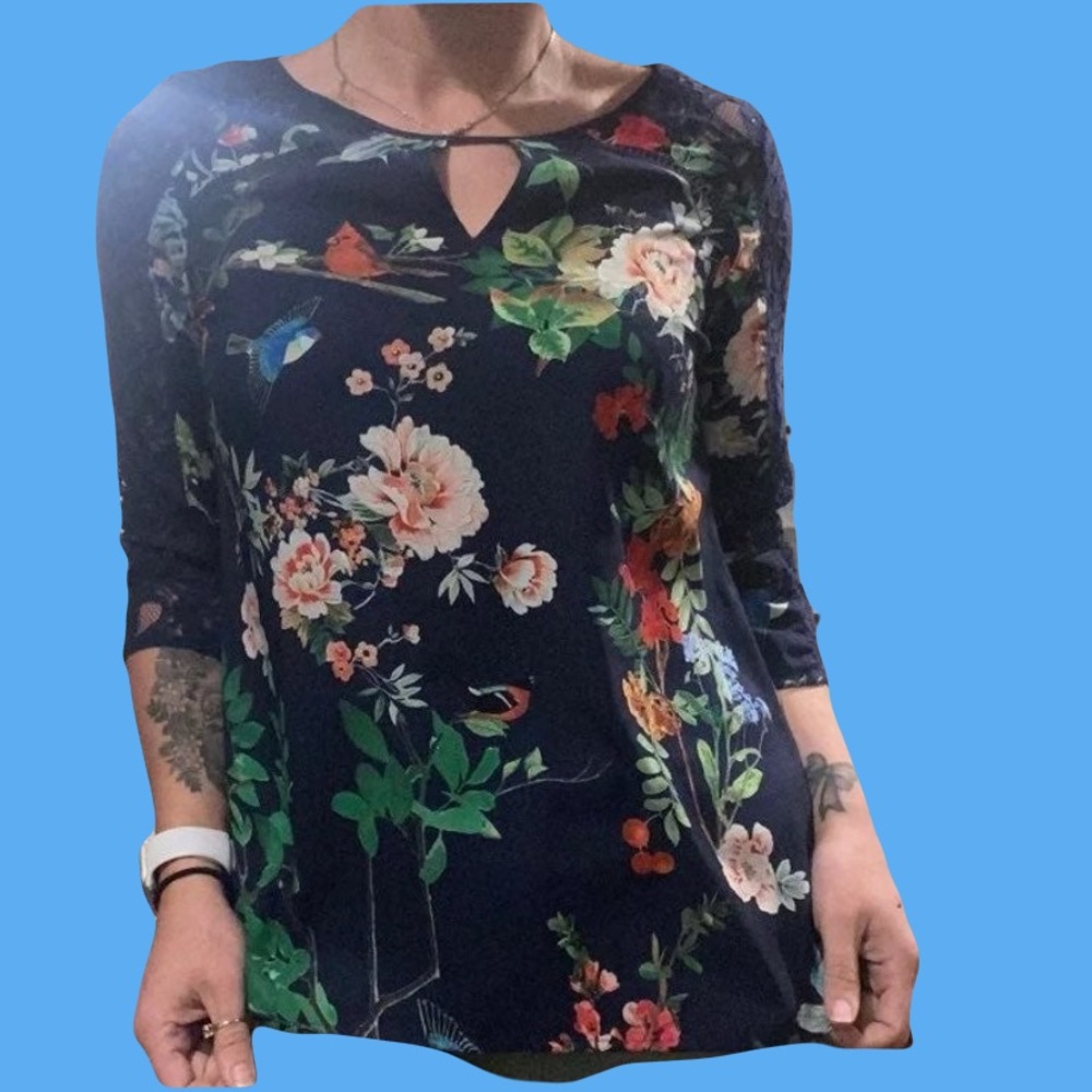 Express blouse floral with lace